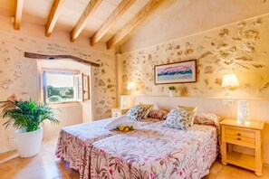 3 chambres, fer et planche à repasser, accès au Wi-Fi (inclus)