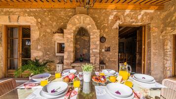 Outdoor dining