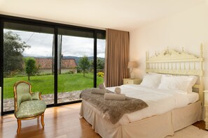 3 slaapkamers, een bureau, geluiddichte muren