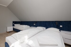 A modern bedroom with two beds, a nightstand, and a built-in wardrobe. - Zastan | Zastan 302 | Spacious House | Garden with barbecue (Zastań)