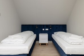 3 bedrooms, iron/ironing board, bed sheets