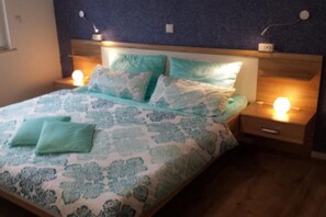 2 bedrooms, in-room safe, iron/ironing board, free WiFi