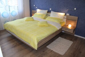2 slaapkamers, een kluis op de kamer, een strijkplank/strijkijzer