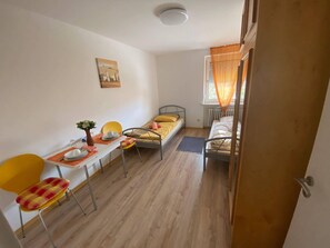 2 habitaciones, decoración personalizada y muebles diferentes 
