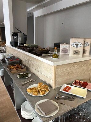 Desayuno buffet todos los días (con cargo) 