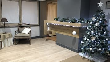 Check-in/check-out kiosk