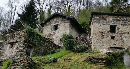 HOLIDAY HOUSE in Valle Cannobina, LAGO MAGGIORE