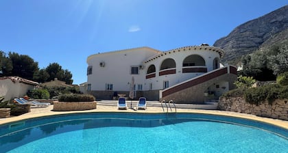 Maison confortable, vue sur la mer, piscine privée, air conditionné,
