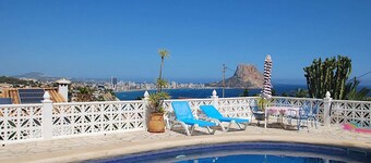 Prachtig vakantiehuis met privézwembad en prachtig uitzicht op zee