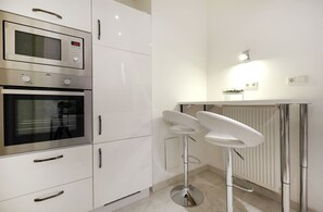 Fridge, microwave, oven, stovetop - 58m² classic apartment for 2-4 people in the center (Wien)