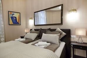 2 bedrooms, iron/ironing board, internet, bed sheets