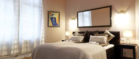 2 bedrooms, iron/ironing board, internet, bed sheets