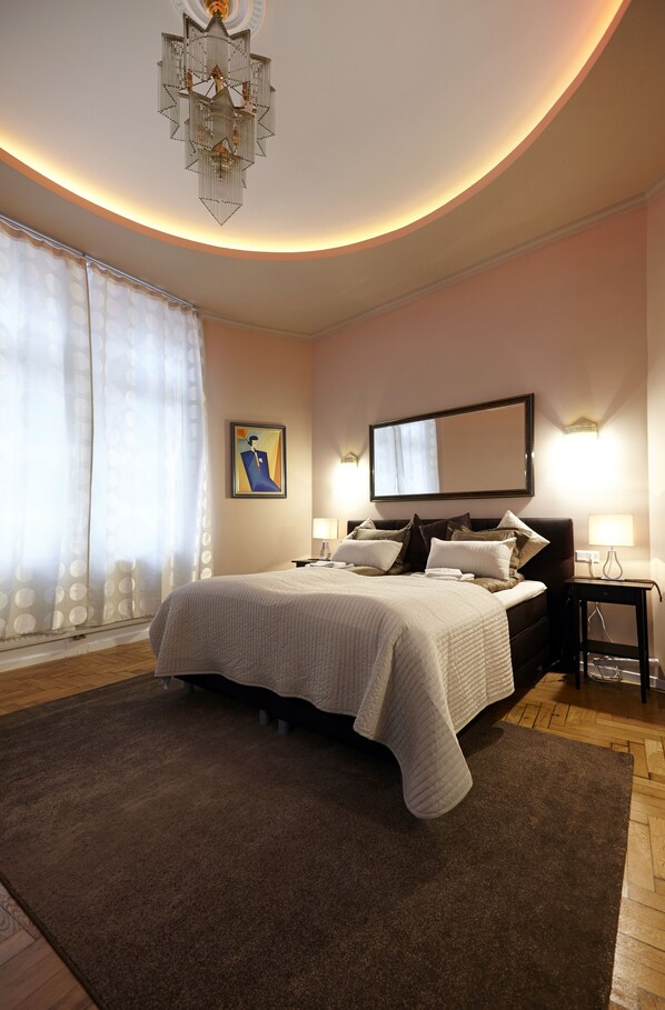 2 bedrooms, iron/ironing board, internet, bed sheets