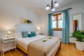 3 室のベッドルーム、アイロン / アイロン台、WiFi (無料)、ベッドシーツ