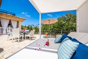 屋外ダイニングエリア