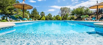 Majorcan finca Pollensa La Caseta with pool