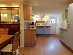 Frigorífic, microones, forn i placa de cuina 