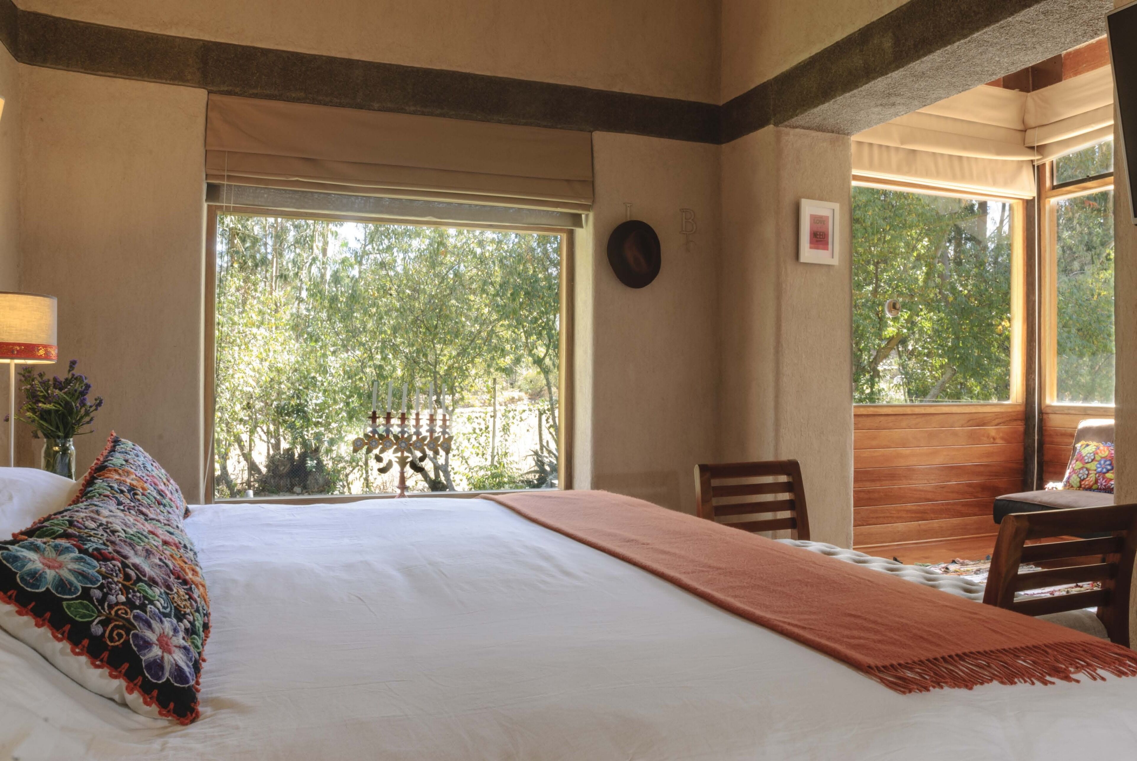 3 chambres, bureau, fer et planche à repasser, lit parapluie