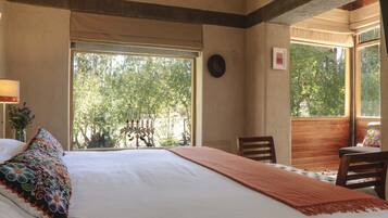 3 chambres, bureau, fer et planche à repasser, lit parapluie