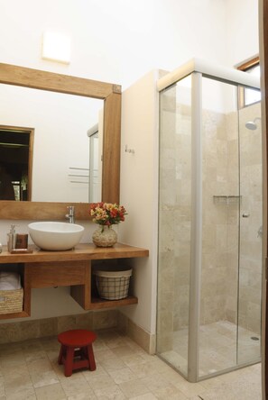 淋浴設備、風筒、提供毛巾、番梘