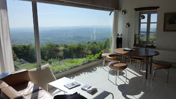 Cheminée, livres, médiathÚque, chaßne hi-fi