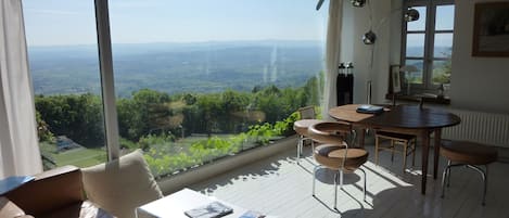 Kamin, Bücher, Musikbibliothek, Stereoanlage