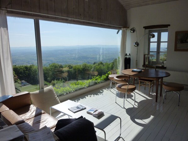 Cheminée, livres, médiathÚque, chaßne hi-fi