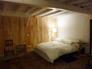 1 bedroom, desk, iron/ironing board, WiFi