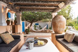 Terrace/patio - Fantastically beautiful house with a view of Ibiza (Es Pujols)