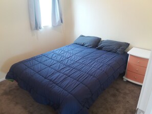 2 bedrooms, iron/ironing board, free WiFi, bed sheets - Modern Farm Cabin by the beach (Kuaotunu)