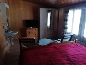 3 bedrooms, free WiFi, bed sheets - cozy apartment in a quiet location (Grindelwald)
