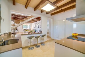 Fridge, microwave, oven, dishwasher - Finca in Mallorca Can Brivo with swimming pool (Sencelles)