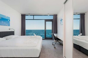 1 bedroom, desk, iron/ironing board, travel cot - Apartamenty Laguna Boulevard Ustronie Morskie | Prestige Apartment with Sea View, Parking and Air Conditioning (Ustronie Morskie)