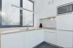 Fridge, microwave, stovetop, dishwasher - Prestigious Apartment | Sea View, Parking, Air Conditioning (Ustronie Morskie)