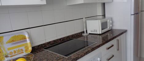 Coffee/tea maker, fridge, microwave, oven