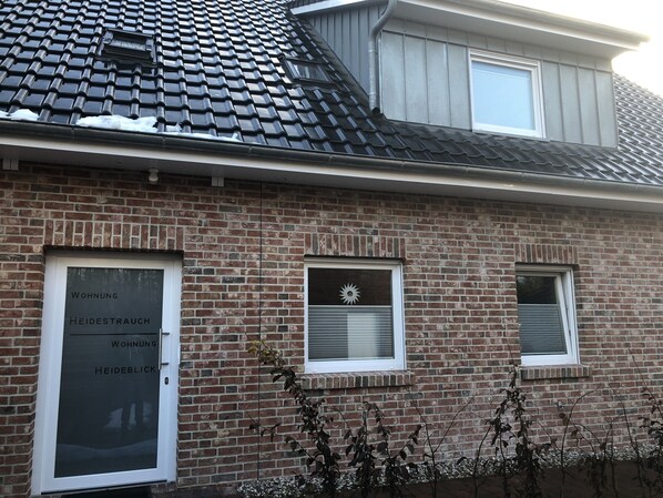 المنشأة من الخارج