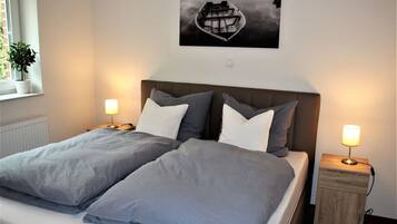 2 Schlafzimmer, Bügeleisen/Bügelbrett, Bettwäsche