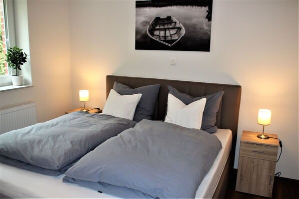 2 Schlafzimmer, Bügeleisen/Bügelbrett, Bettwäsche