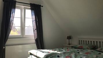 2 bedrooms, desk, iron/ironing board, WiFi