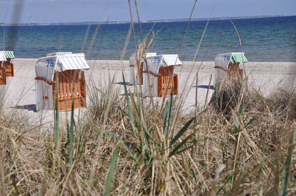 On the beach - Sunny 2 room apartment near the beach with balcony and partial sea view (Scharbeutz)