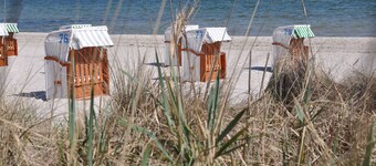 Appartement ensoleillé de 2 pièces près de la plage avec balcon et vue mer partielle
