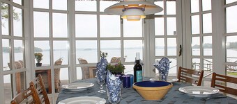 Thatched cottage with stylish furnishings right on the Baltic Sea