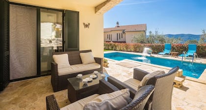 Holiday house BRZAC wit a sea view