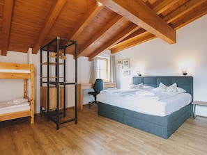 3 bedrooms, iron/ironing board, travel crib, free WiFi - Landhaus Lodges Kaprun - Johann, pool & electric charging (Kaprun)