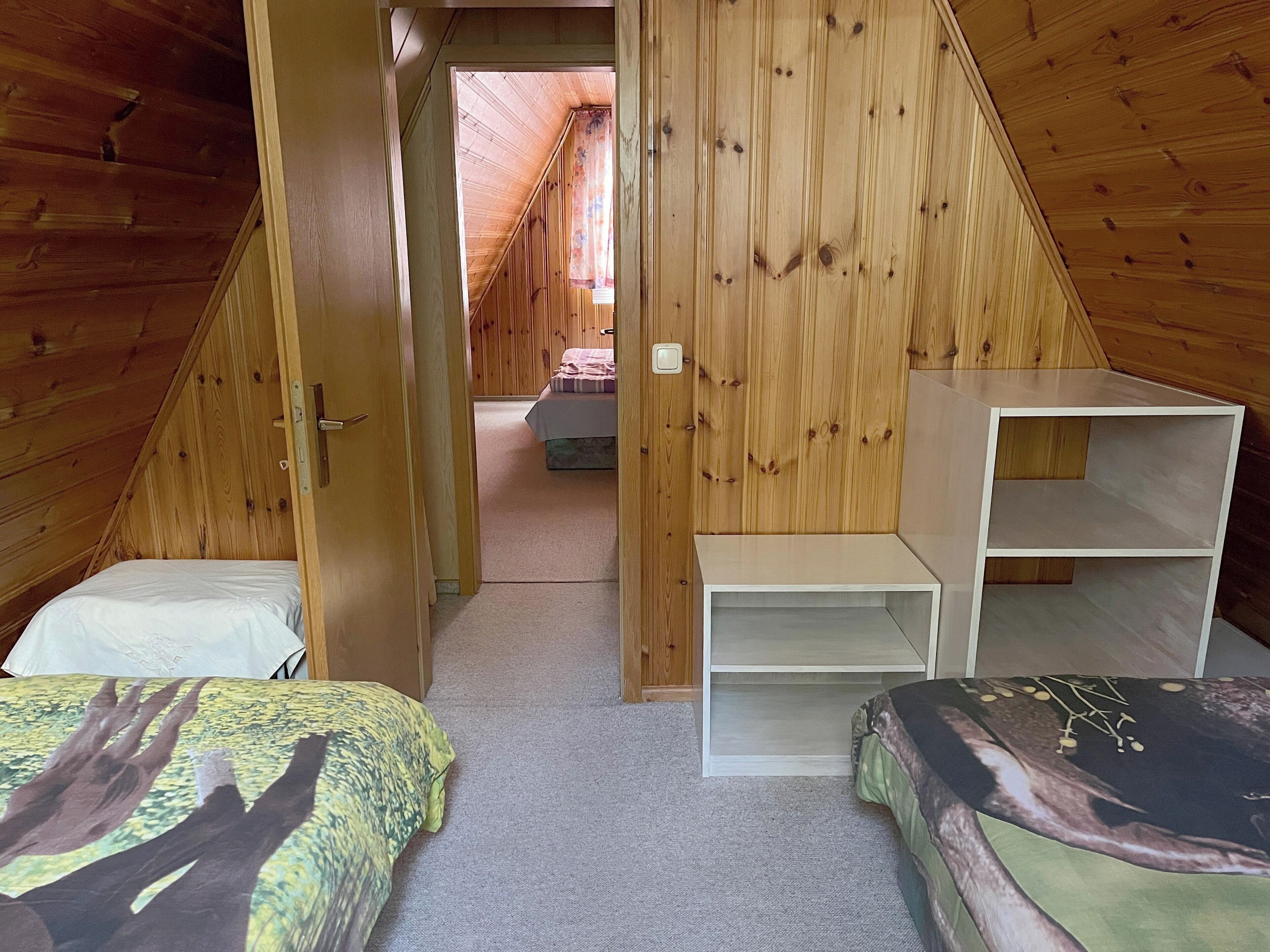 2 bedrooms, travel crib, bed sheets