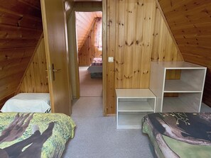 2 chambres, lit parapluie, draps fournis