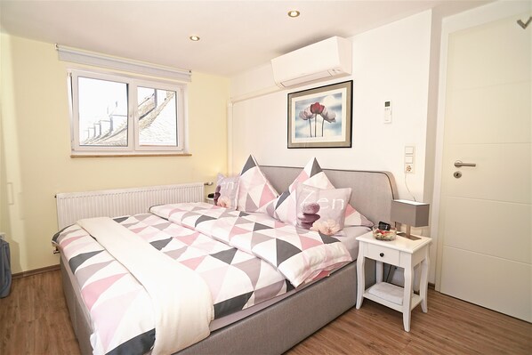 2 slaapkamers, een kluis op de kamer, een strijkplank/strijkijzer