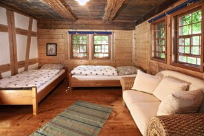 5 Schlafzimmer, Schreibtisch, Bügeleisen/Bügelbrett, Reisekinderbett