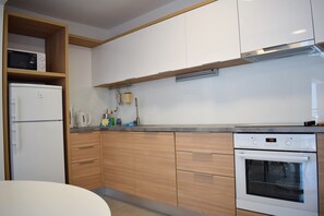 Refrigerador, microondas, horno y lavavajillas