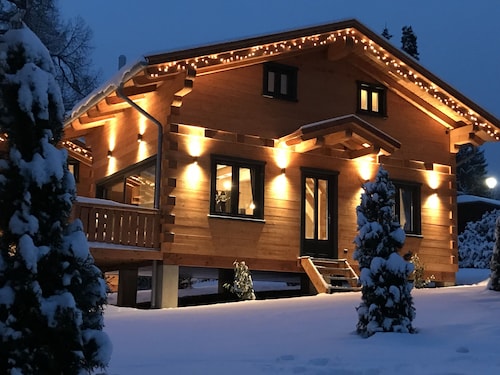 5 * log cabins with sauna, fireplace, terrace, barbecue etc. in alpine chalet style
